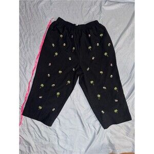 BonWorth Women’s Black Embroidered Palm Capri Pants